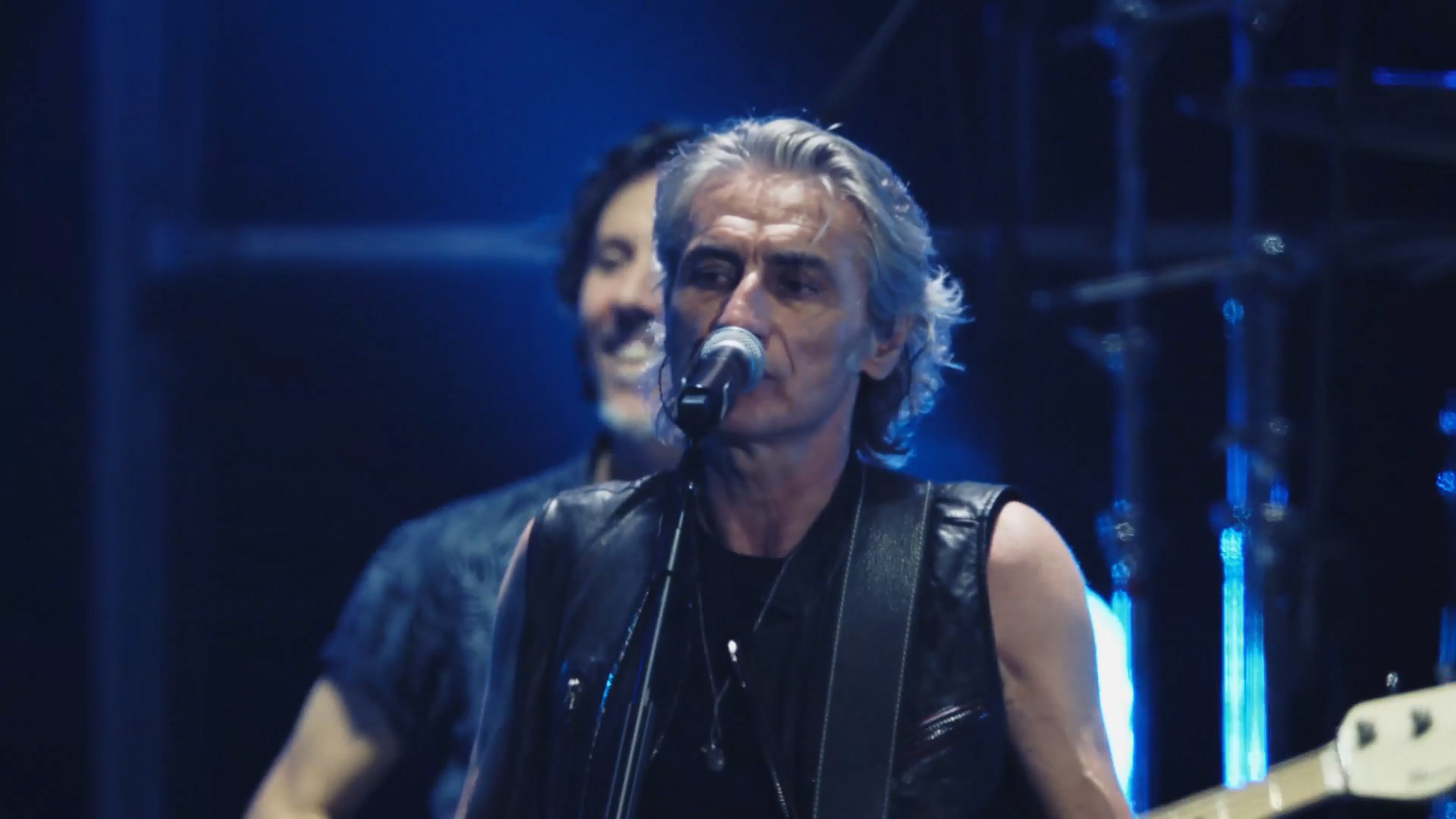 Urlando contro il cielo, Clip dal film Ligabue. 30 anni in un giorno