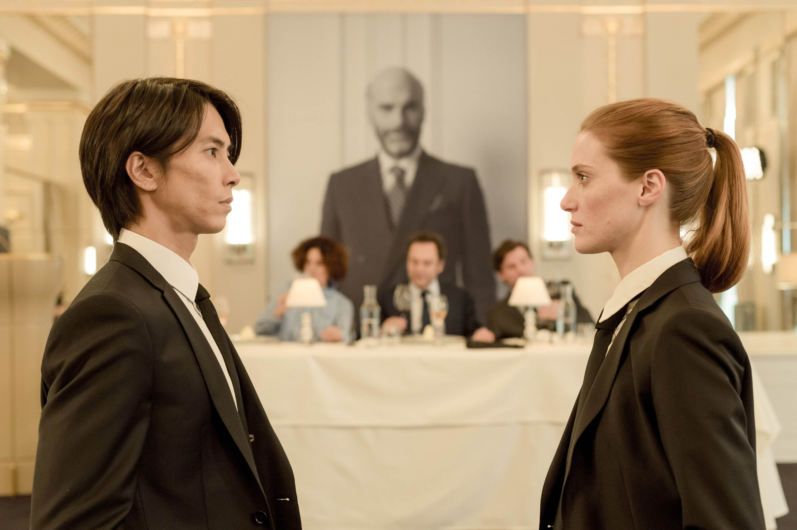 Tomohisa Yamashita e Fleur Geffrier in Drops of God 1x07 [credit: Jean-Philippe Baltel; courtesy of Apple]