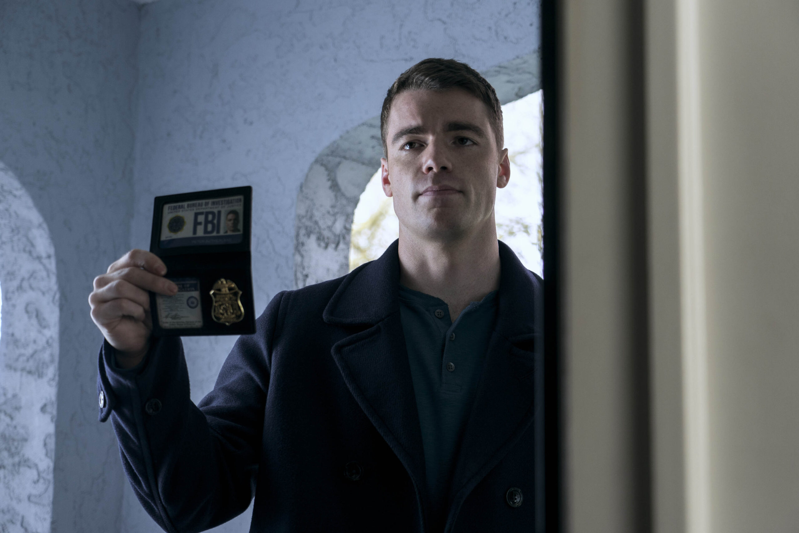 Gabriel Basso come Peter Sutherland in The Night Agent 1x05 [credit: Dan Power/Netflix; Copyright 2023 Netflix, Inc; courtesy of Netflix]