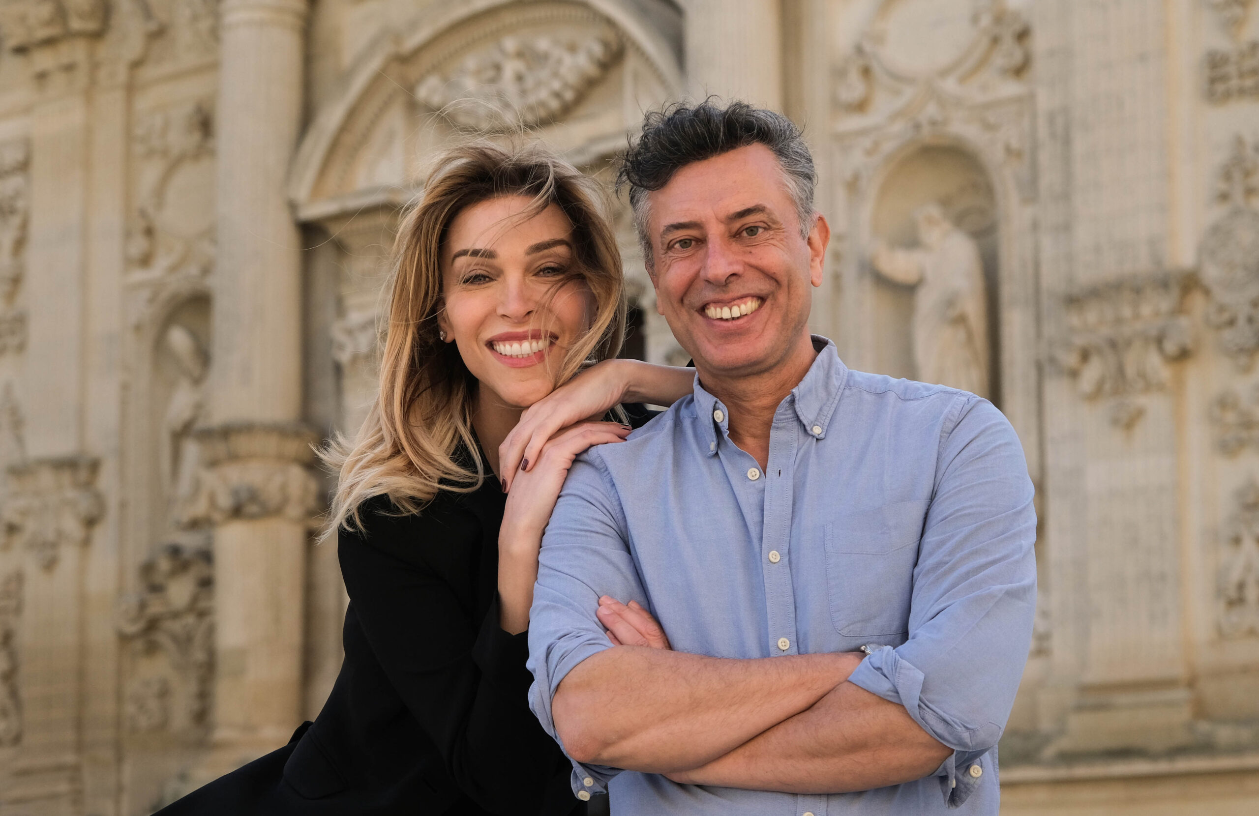 (S-D) Vittoria Schisano e il regista Ivan Cotroneo sul set di La Vita che Volevi  [credit: Netflix/Camilla Cattabriga]