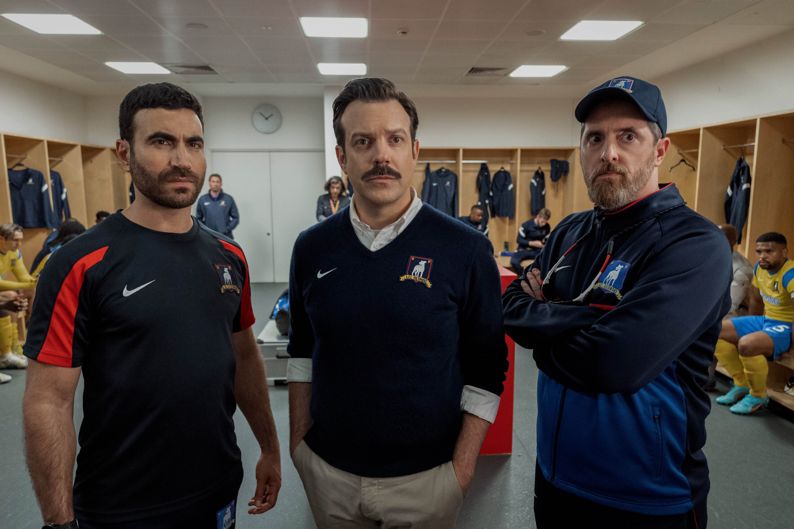 Brett Goldstein, Jason Sudeikis e Brendan Hunt in Ted Lasso 3x07 [credit: courtesy of Apple]