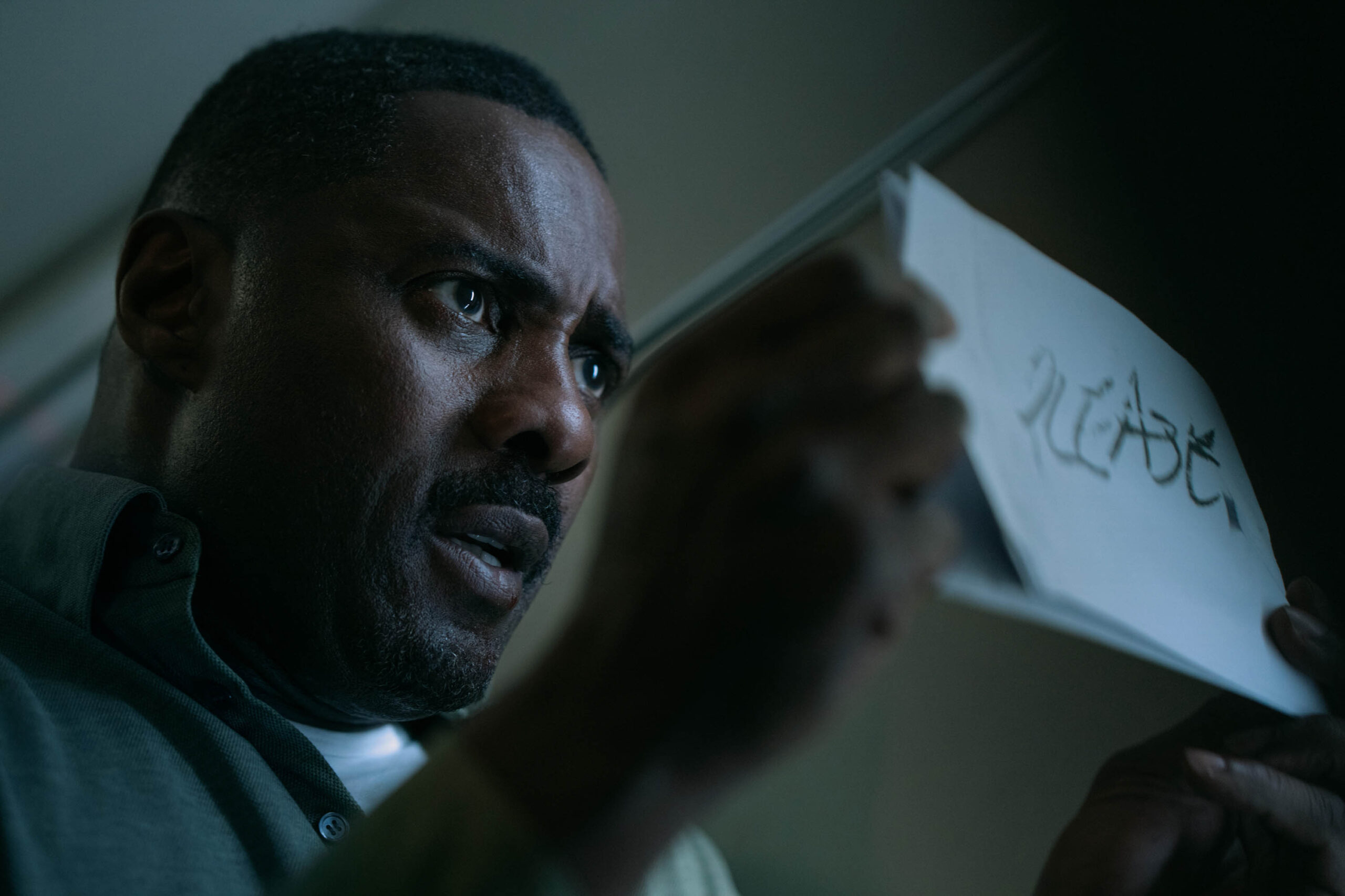 Idris Elba in Hijack 1x07 [credit: Aidan Monaghan; courtesy of Apple]