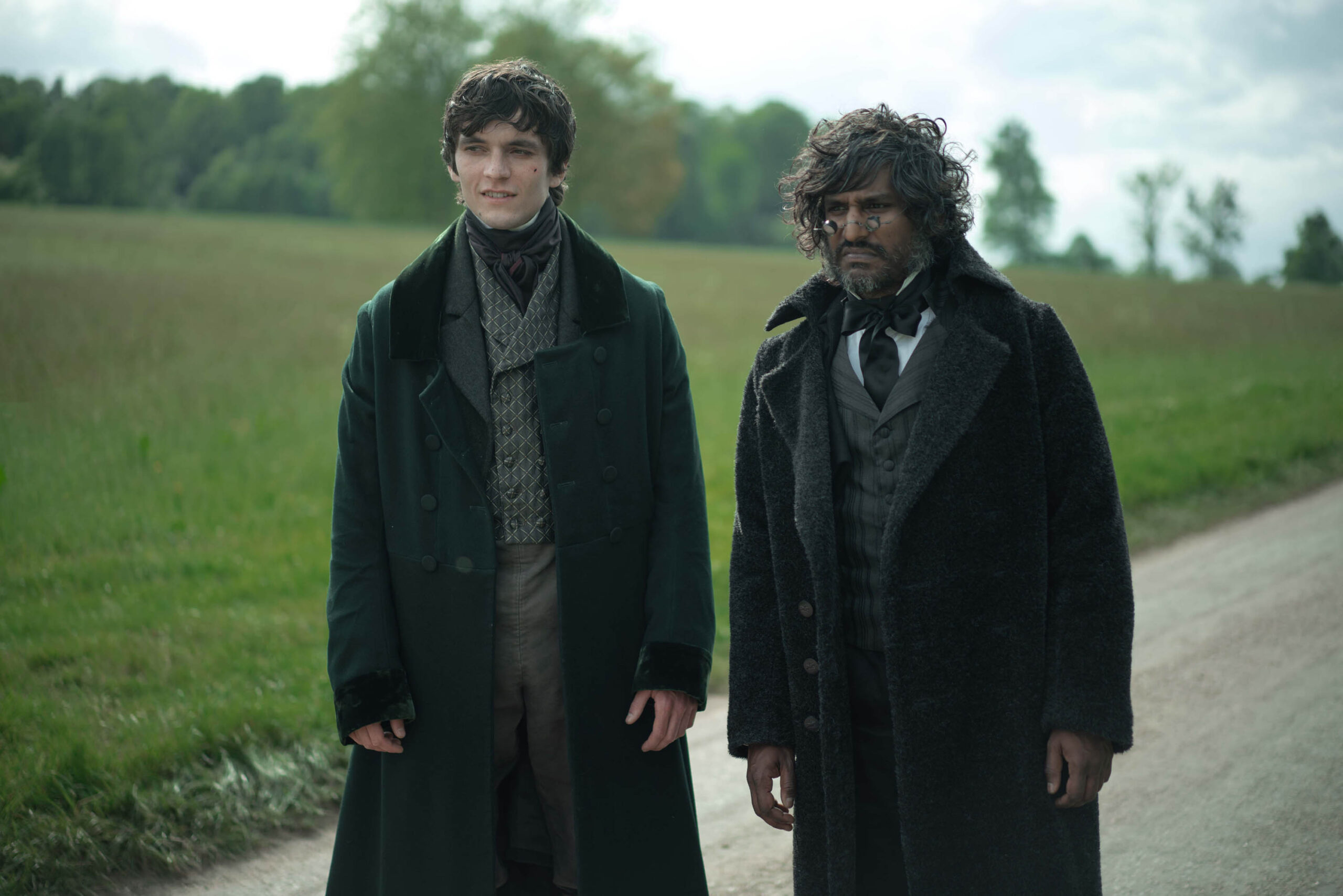 Fionn Whitehead come Pip, Rudi Dharmalingam come Wemmick in Great Expectations 1x05 [tag: Fionn Whitehead, Rudi Dharmalingam] [credit: Miya Mizuno/FX; Copyright 2023, FX Networks. All Rights Reserved; courtesy of Disney]