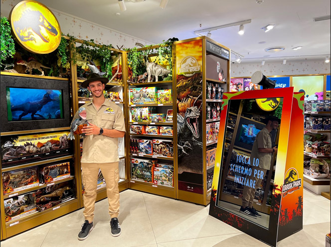 Jurassic Park 30th-Anniversary - Jurassic Experience Fao Schwarz [credit: Universal Pictures Italia]