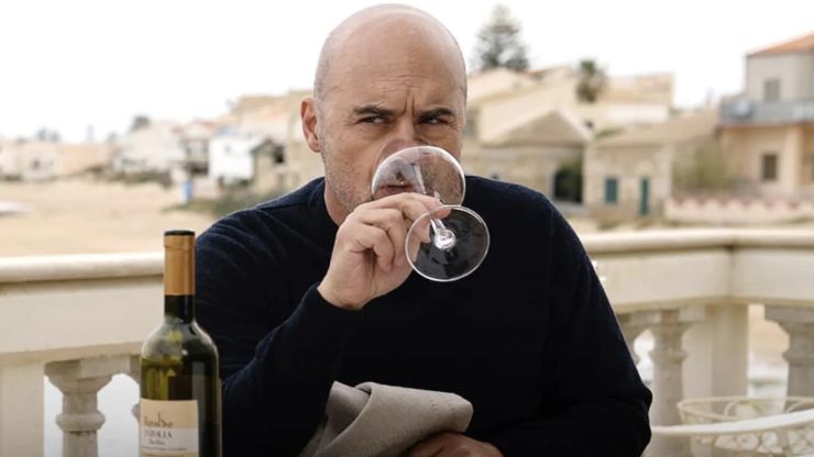 Montalbano nella sua casa