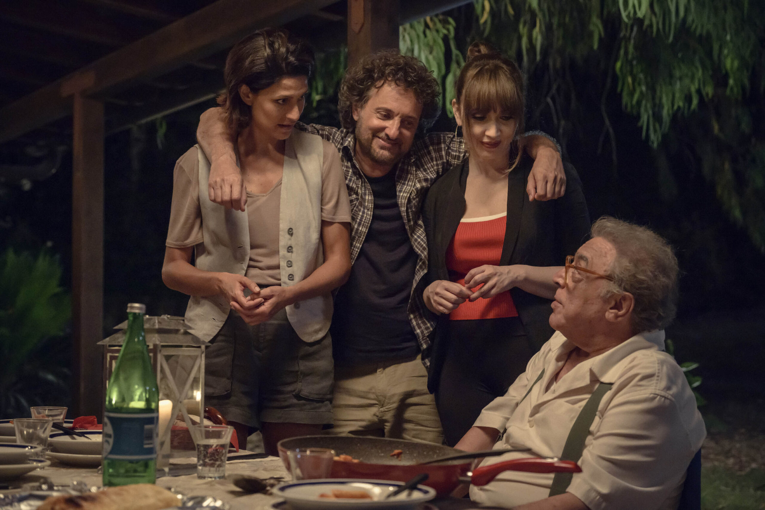 Giulia Bevilacqua, Leonardo Pieraccioni, Chiara Francini e Nino Frassica in Pare Parecchio Parigi - foto dal set del film [credit: Leonardo Baldini; courtesy of 01 Distribution]