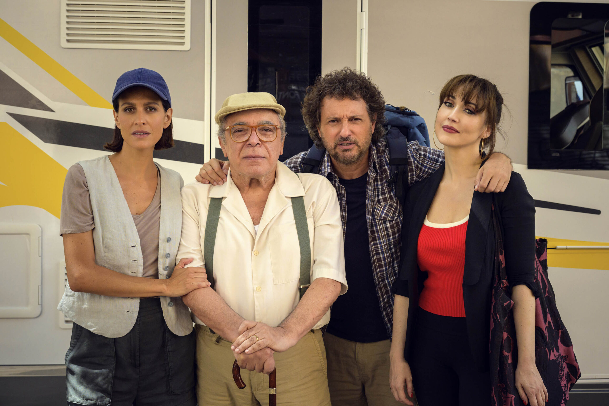 Giulia Bevilacqua, Nino Frassica, Leonardo Pieraccioni e Chiara Francini in Pare Parecchio Parigi - foto dal set del film [credit: Leonardo Baldini; courtesy of 01 Distribution]