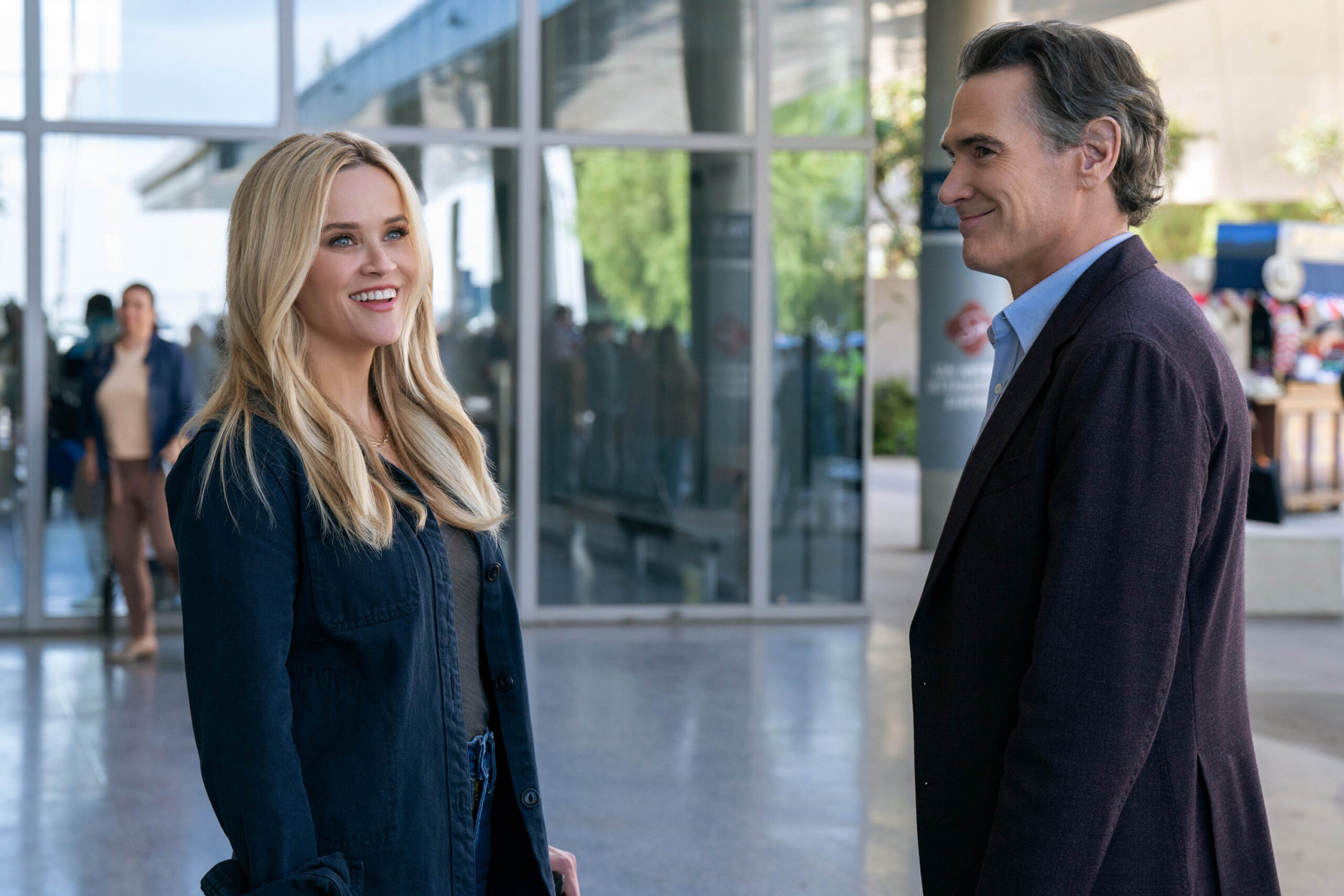 Reese Witherspoon e Billy Crudup in The Morning Show 3x01 [credit: Erin Simkin; courtesy of Apple]