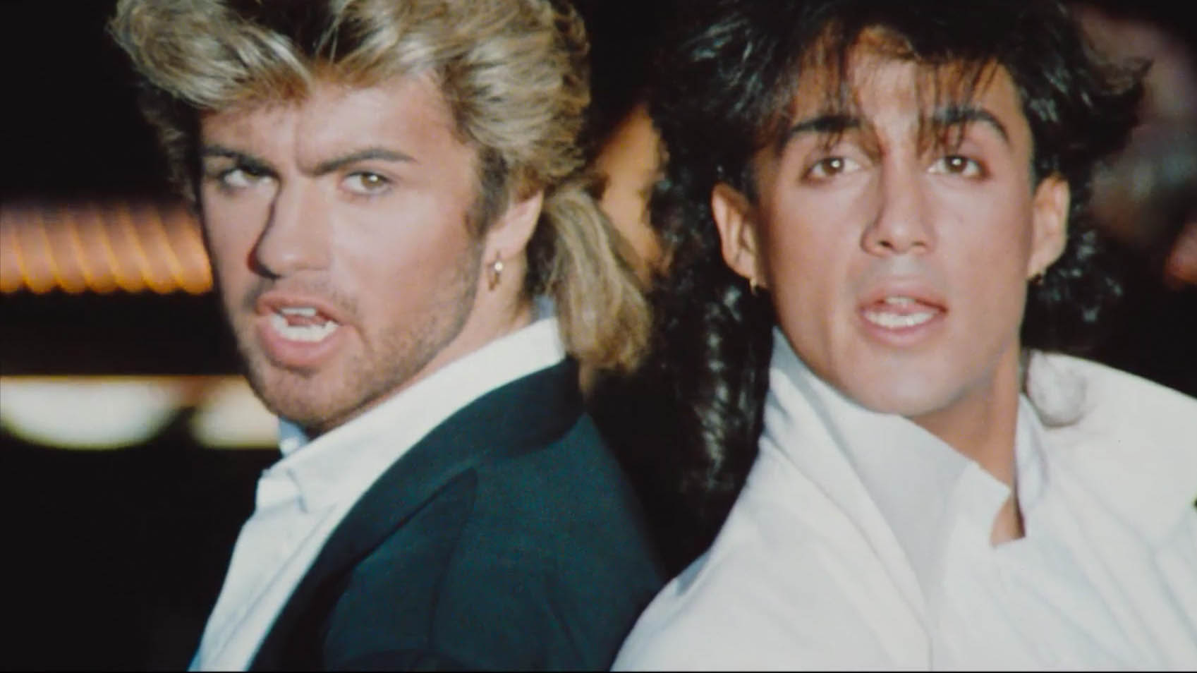 George Michael e Andrew Ridgeley in Wham! [tag: George Michael, Andrew Ridgeley] [credit: Copyright 2023 Netflix, Inc; courtesy of Netflix]