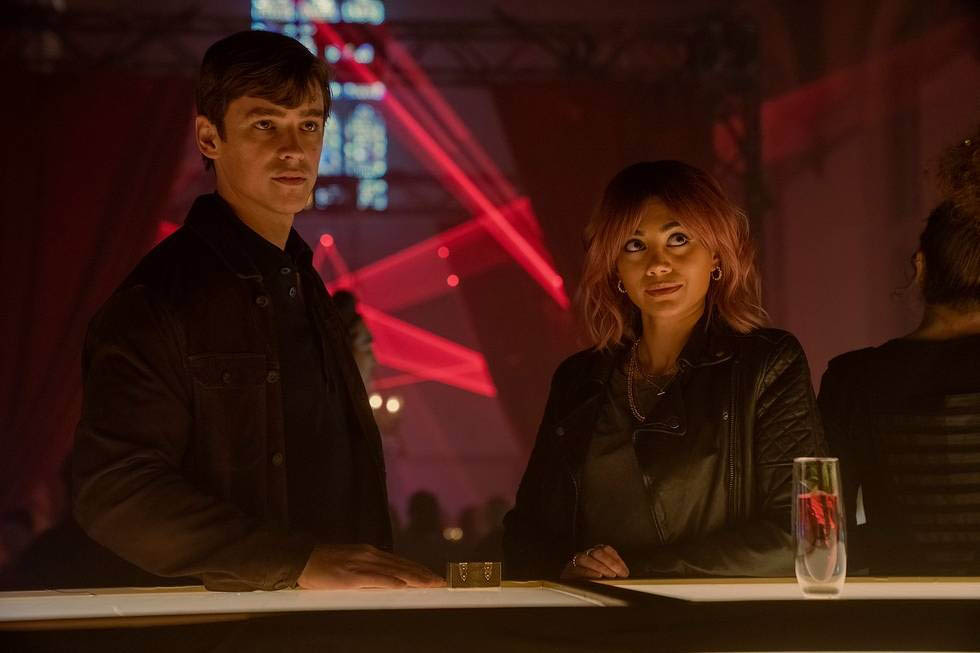 Brenton Thwaites, Lisa Ambalavanar in Titans 4x03 [tag: Brenton Thwaites, Lisa Ambalavanar] [credit: Steve Wilkie/HBO Max; courtesy of Warner Bros. Discovery]