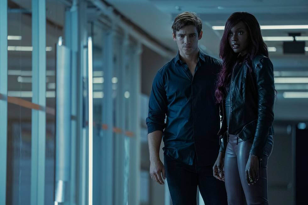 Brenton Thwaites, Anna Diop in Titans 4x05 [tag: Brenton Thwaites, Anna Diop] [credit: Steve Wilkie/HBO Max; courtesy of Warner Bros. Discovery]