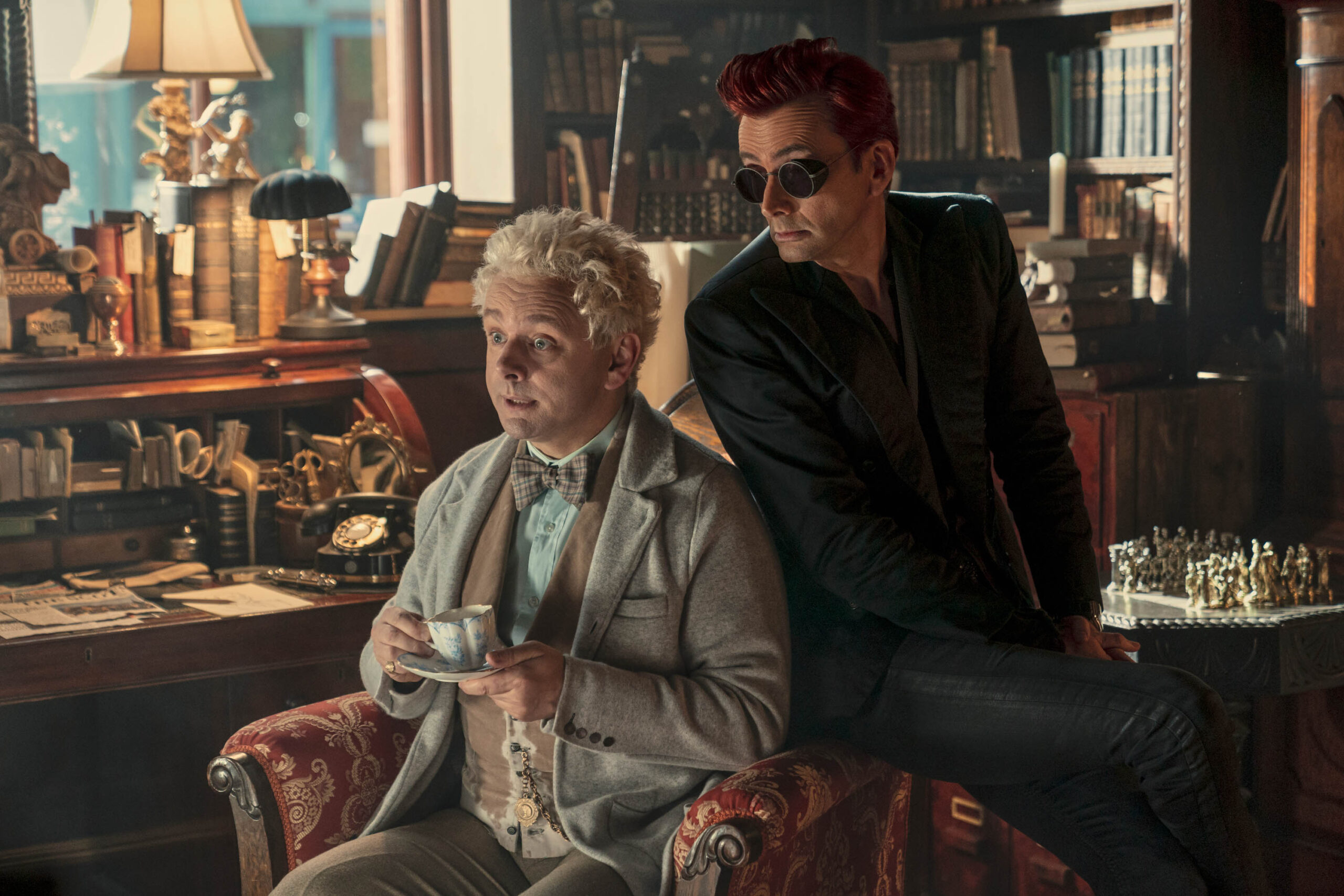 Michael Sheen (Aziraphale), David Tennant (Crowley) in Good Omens 2x03 [tag: Michael Sheen, David Tennant] [credit: Mark Mainz/Prime Video; Copyright Amazon Studios; courtesy of Prime Video]