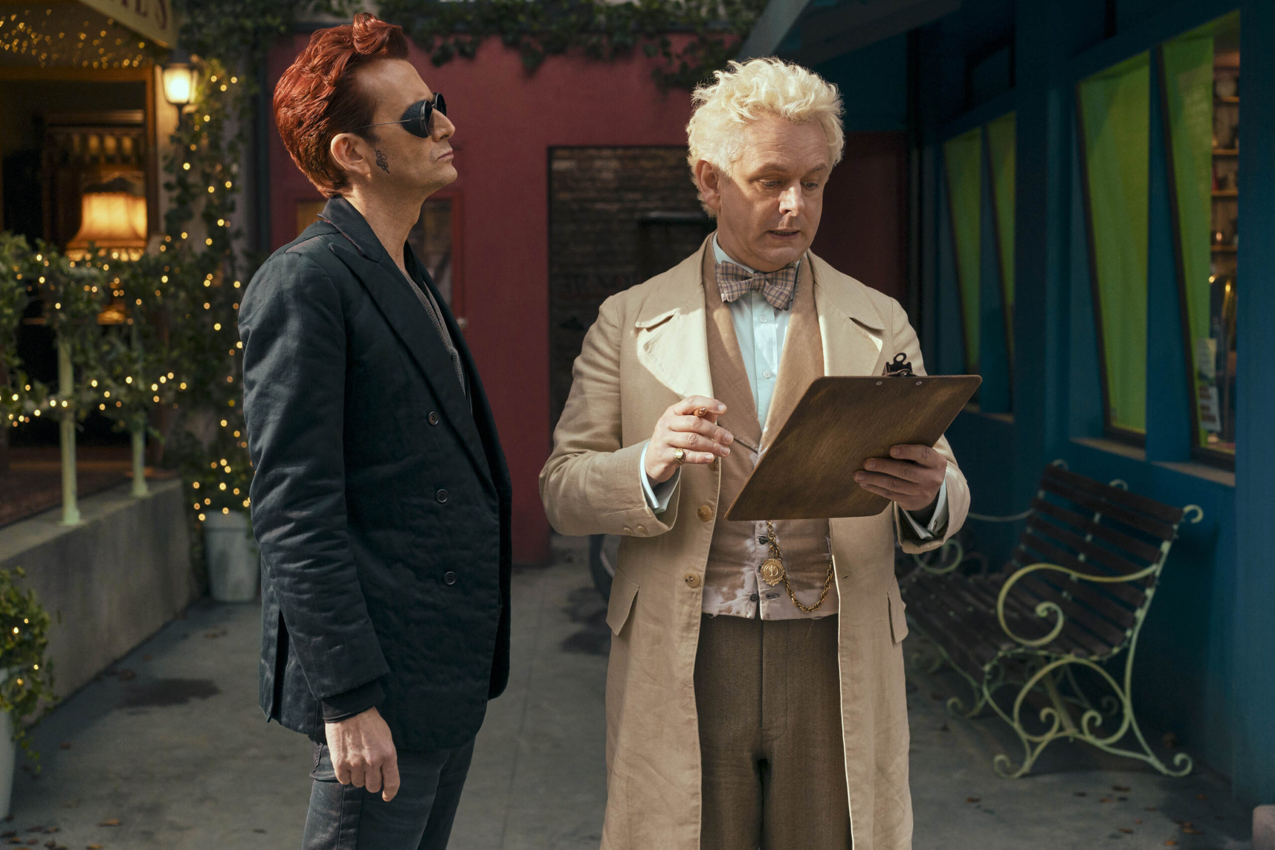 David Tennant (Crowley), Michael Sheen (Aziraphale) in Good Omens 2x05 [tag: David Tennant, Michael Sheen] [credit: Mark Mainz/Prime Video; Copyright Amazon Studios; courtesy of Prime Video]