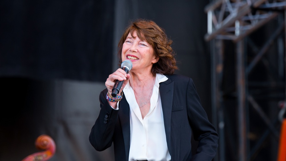 Jane Birkin con la sua band performa in un concerto al Primavera Sound Festival il 2 giugno 2018 a Barcellona, in Spagna [credit: Christian Bertrand / Shutterstock.com]