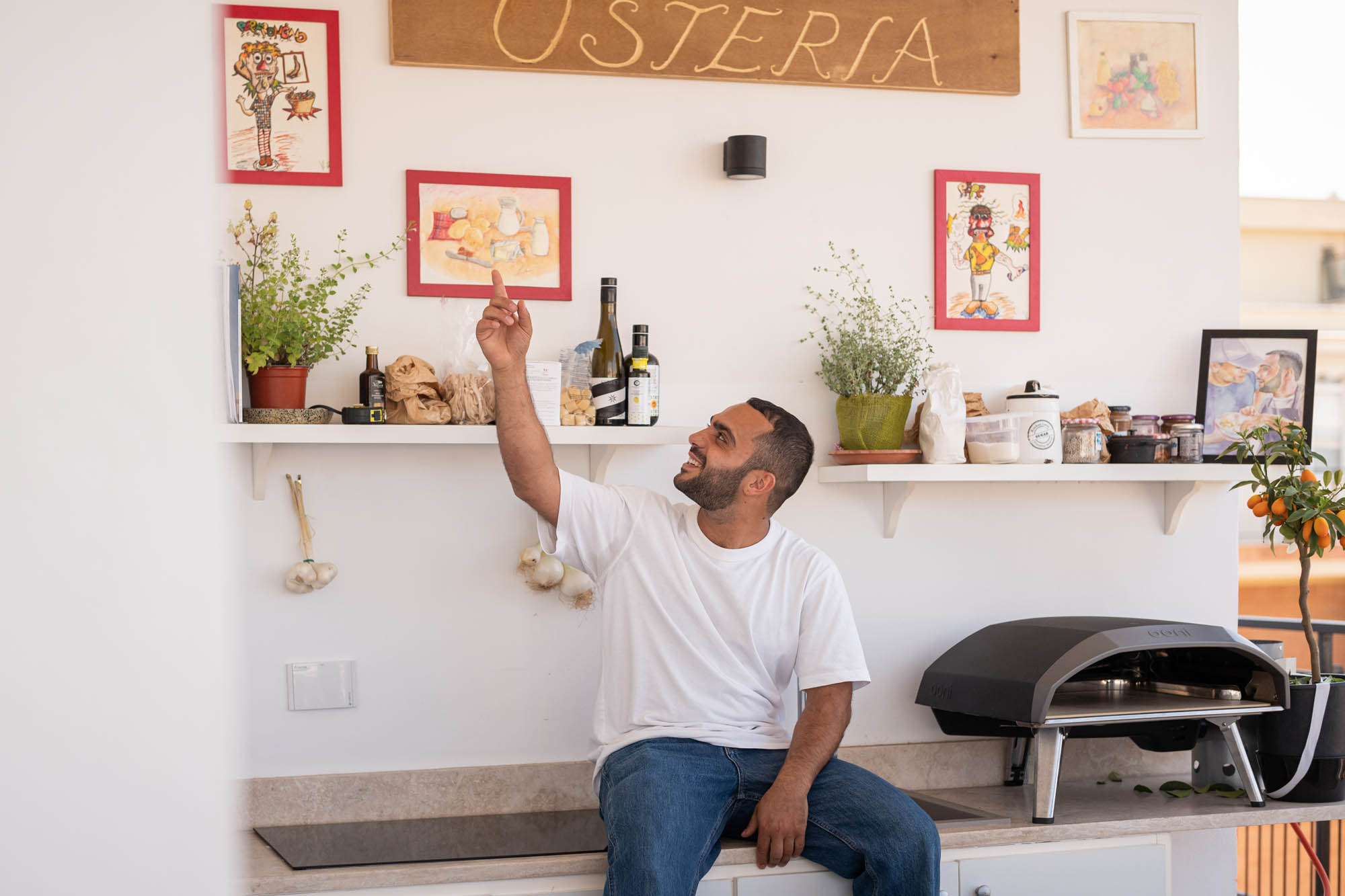 Chef Ruben Bondi in MTV Cribs Italia 3 [credit: Nicola D'Orta; Matteo Bonavolta; courtesy of MTV Italia]