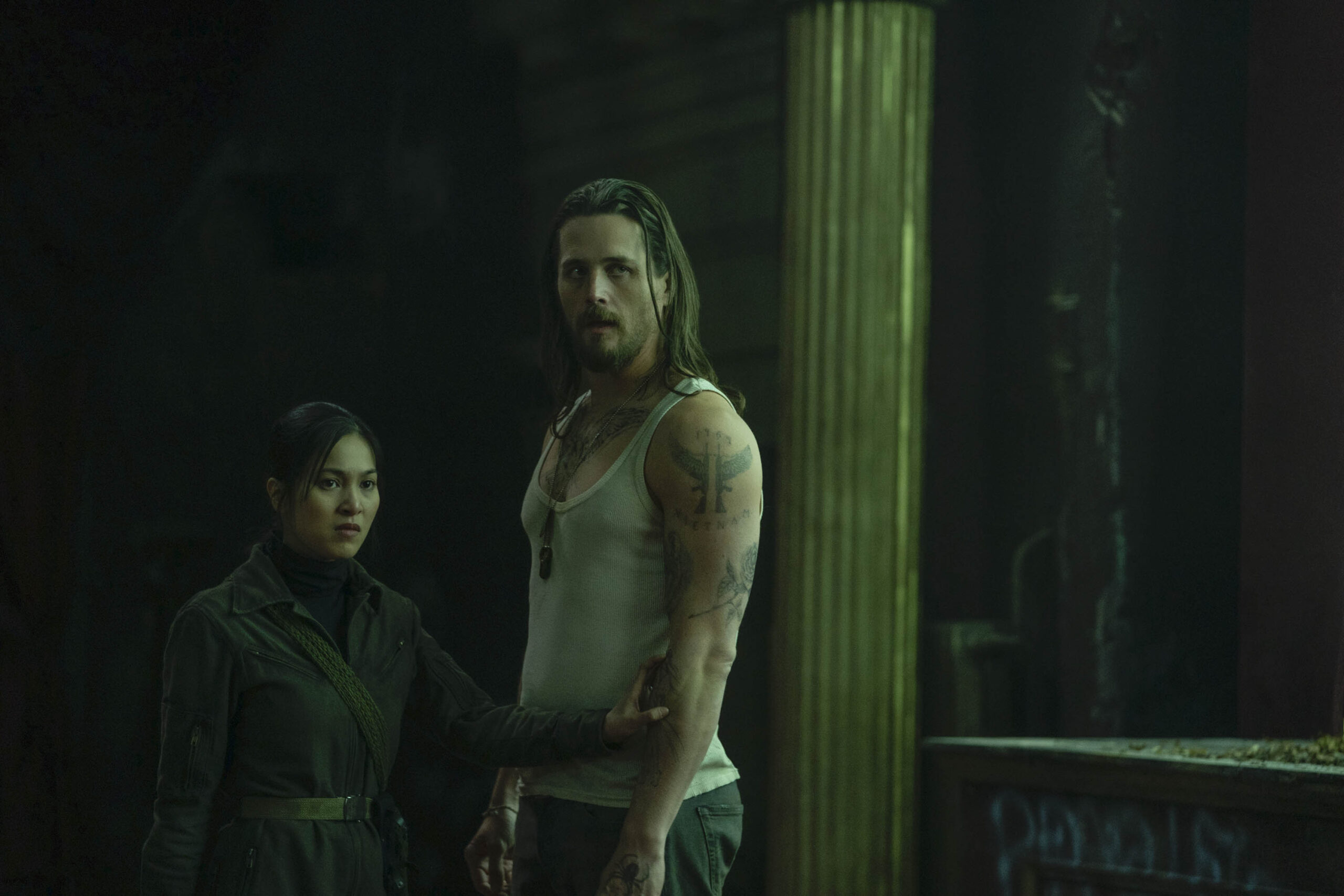 First look a Frankie (Ben Robson) e Yen (Nhung Kate) in The Continental [tag: Ben Robson, Nhung Kate] [credit: Katalin Vermes; Copyright 2021 Starz Entertainment, LLC; courtesy of Prime Video]