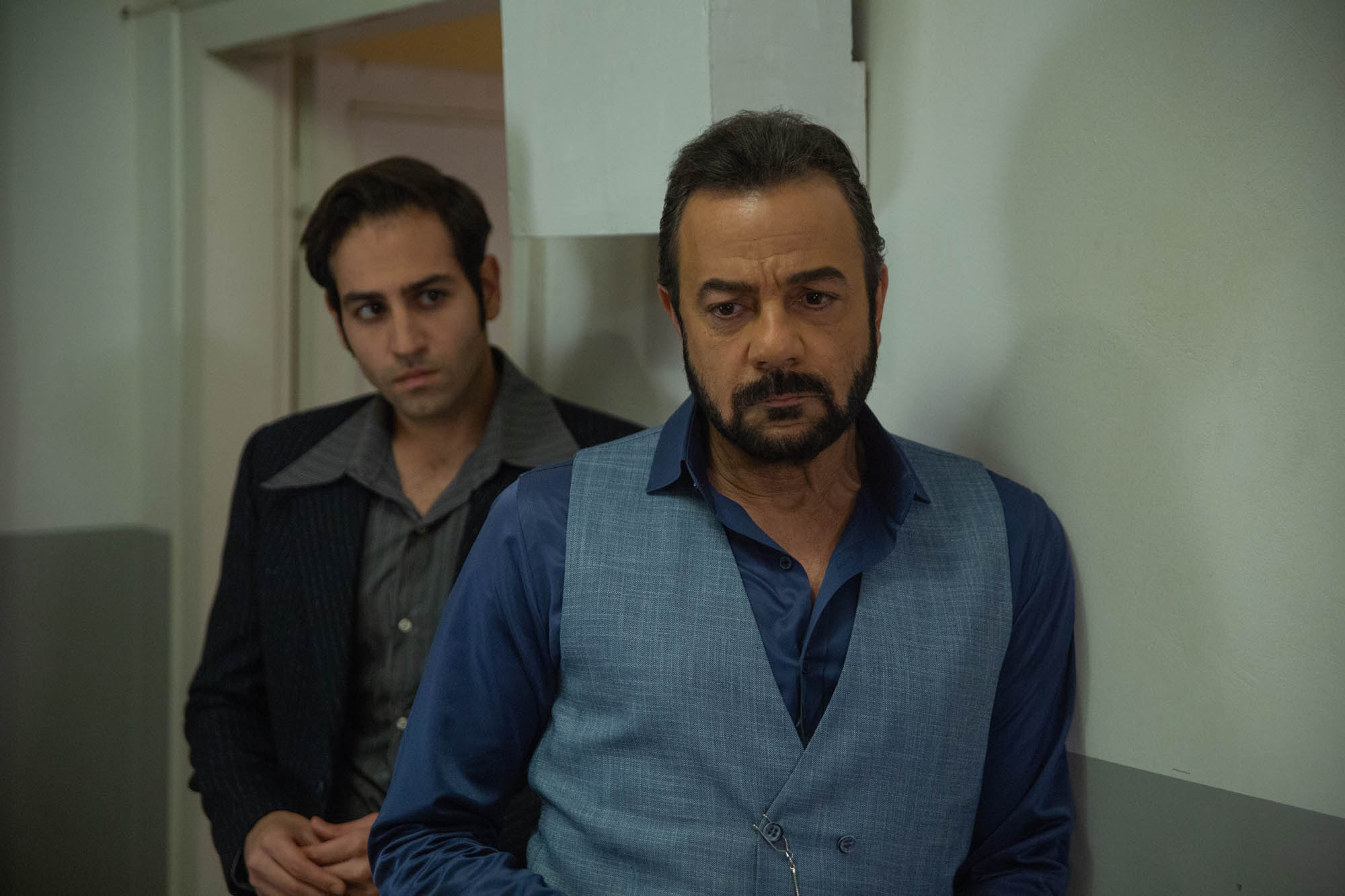 Kerem Alisik (Fekeli), Aras Senol (Çetin) in Terra Amara 3 (2 dicembre 2023 su Canale 5) [credit: Toprak Ruzgar; courtesy of Mediaset]