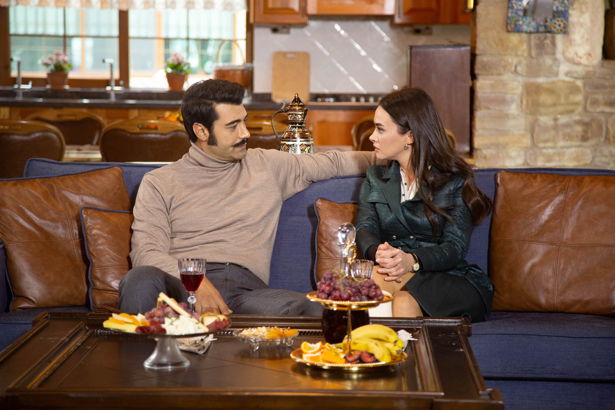 Murat Ünalmis (Demir), Hande Soral (Umit Kaharaman_Ayla Özden) in Terra Amara 3 [credit: Toprak Ruzgar; courtesy of Mediaset]