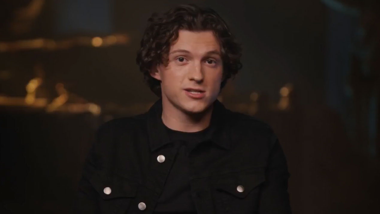 Tom Holland da una intervista per la promozione del film Uncharted