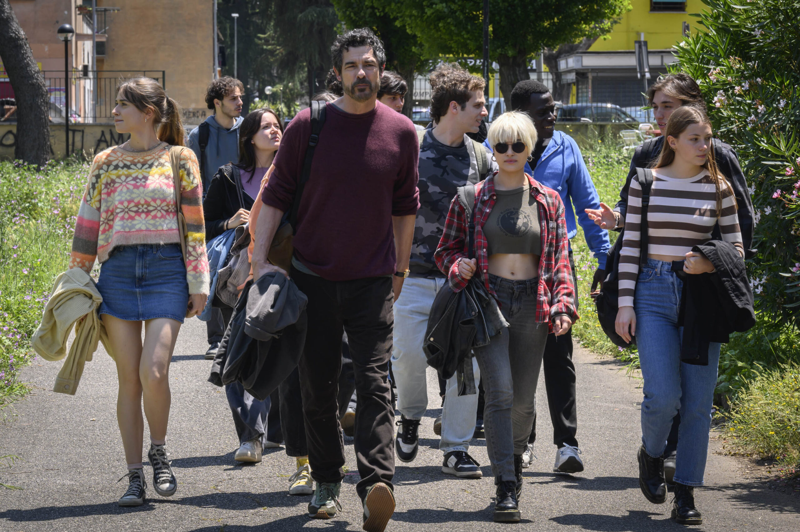 Alessandro Gassmann e il resto del cast sul set di Un Professore 2x01 [tag: Alessandro Gassmann] [credit: Anna Camerlingo/Banijai Studios]