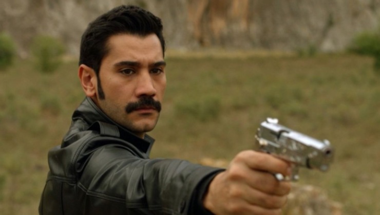 Yilmaz punta la pistola su Hunkar - movietele.it