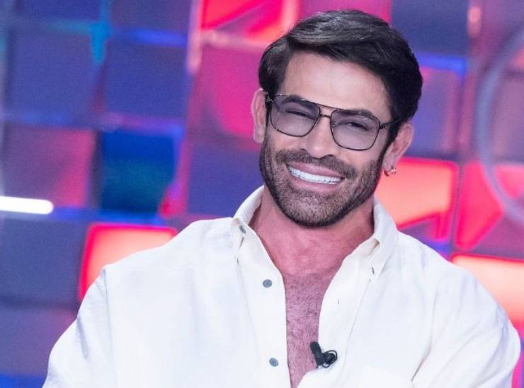 Gianni Sperti escluso dal programma Mediaset