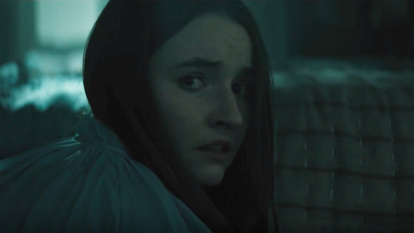 Kaitlyn Dever in Nessuno Ti Salverà, scena da trailer