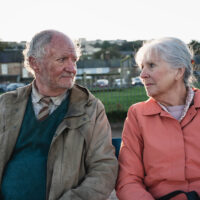 L'imprevedibile viaggio di Harold Fry, recensione del film con Jim Broadbent