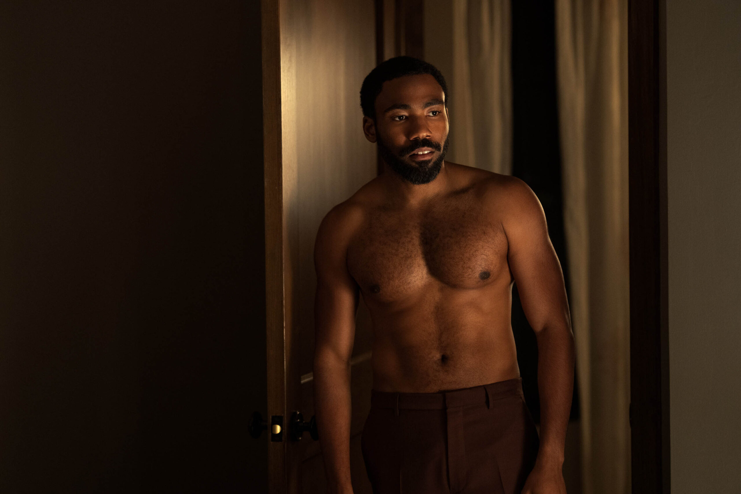 Donald Glover come John Smith in Mr. & Mrs. Smith [credit: David Lee/Prime Video; Copyright Amazon MGM Studios]