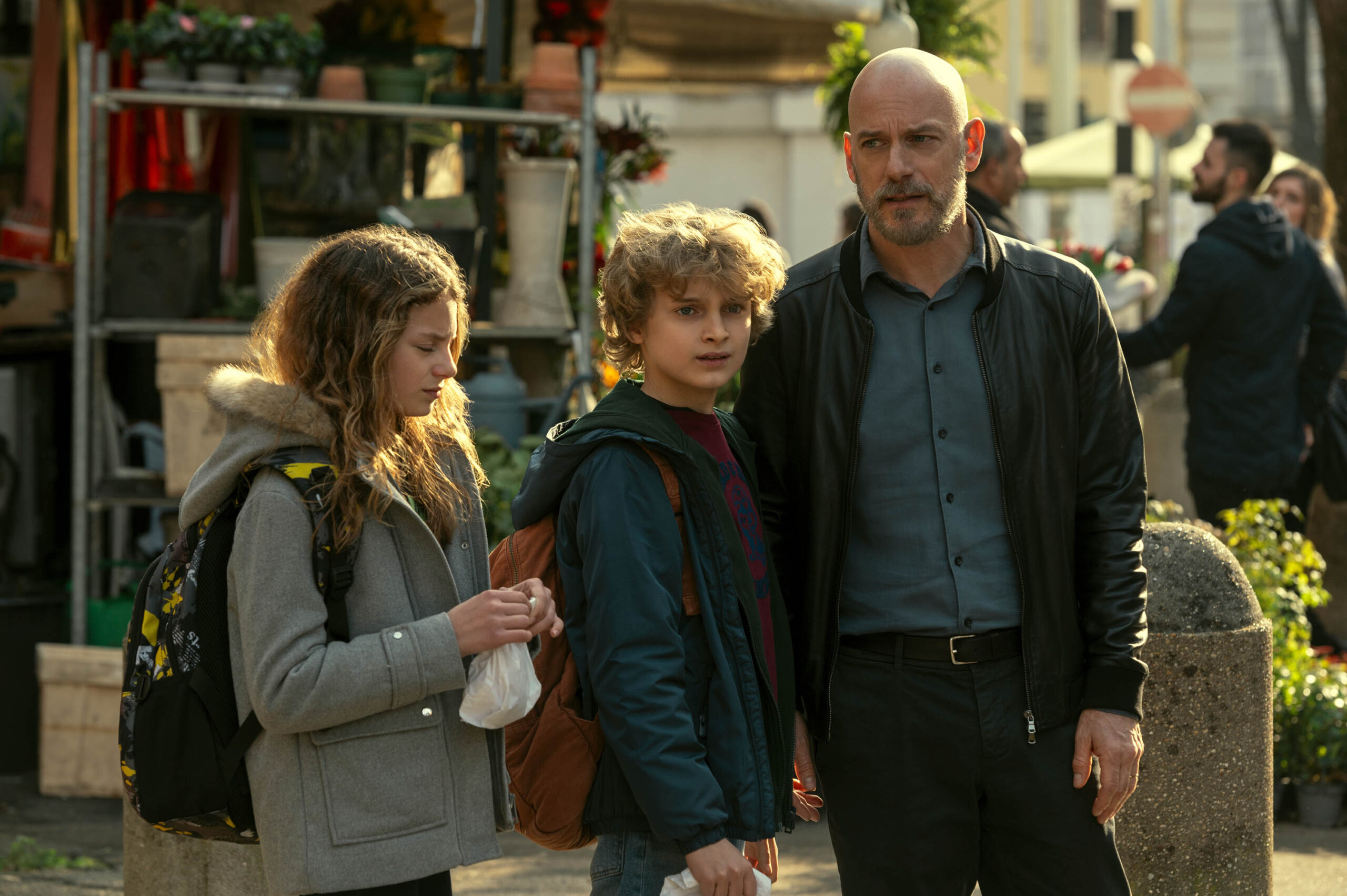 (S-D) Irene Ragusa come Vittoria, Riccardo Bortoluzzi come Fabrizio, Filippo Nigro come Cinaglia in Suburraeterna 1x05 [tag: Irene Ragusa, Riccardo Bortoluzzi, Filippo Nigro] [credit: Emanuela Scarpa/Netflix Copyright 2023]