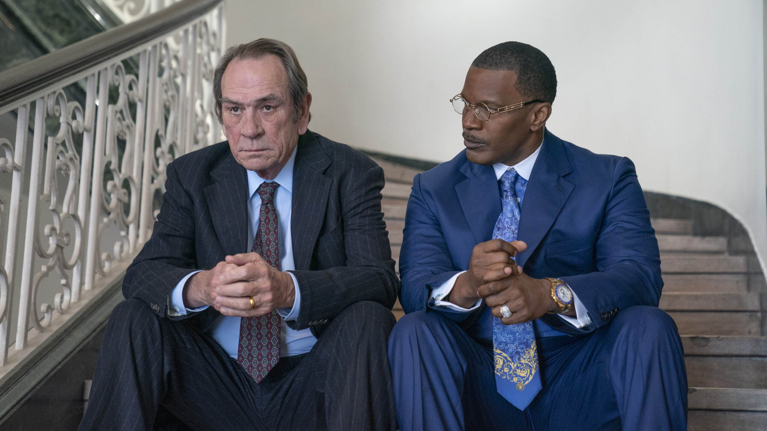 Tommy Lee Jones come Jeremiah O’Keefe e Jamie Foxx come Willie Gary in The Burial [tag: Tommy Lee Jones, Jamie Foxx] [credit: Skip Bolen; Copyright Amazon Cintent Services LLC; courtesy of Prime Video]