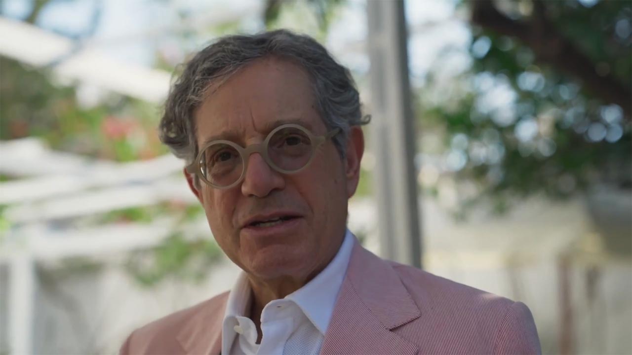 Jeffrey Deitch (curatore) e Andy Moses (artista), clip dal film Jeff Koons - Un ritratto privato