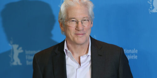 L'attore Richard Gere partecipa al photocall di 'The Dinner' durante il Festival Internazionale del Cinema di Berlino 67 al Grand Hyatt Hotel il 10 febbraio 2017 a Berlino, Germania [credit: Denis Makarenko/Shutterstock.com]