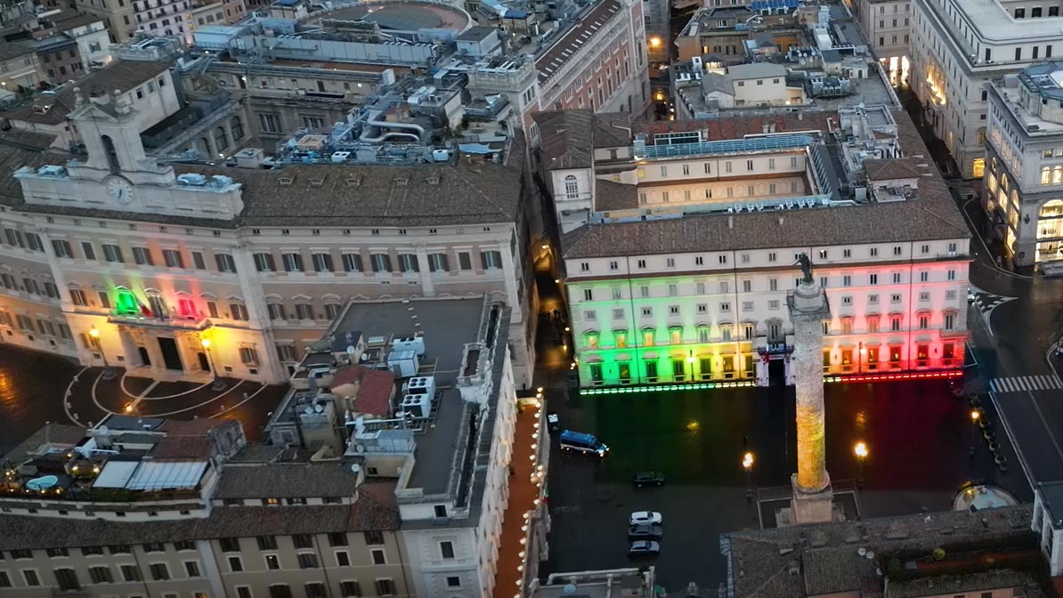 Giorno dell'Unità Nazionale e Giornata delle Forze Armate, il Tricolore illumina Palazzo Chigi