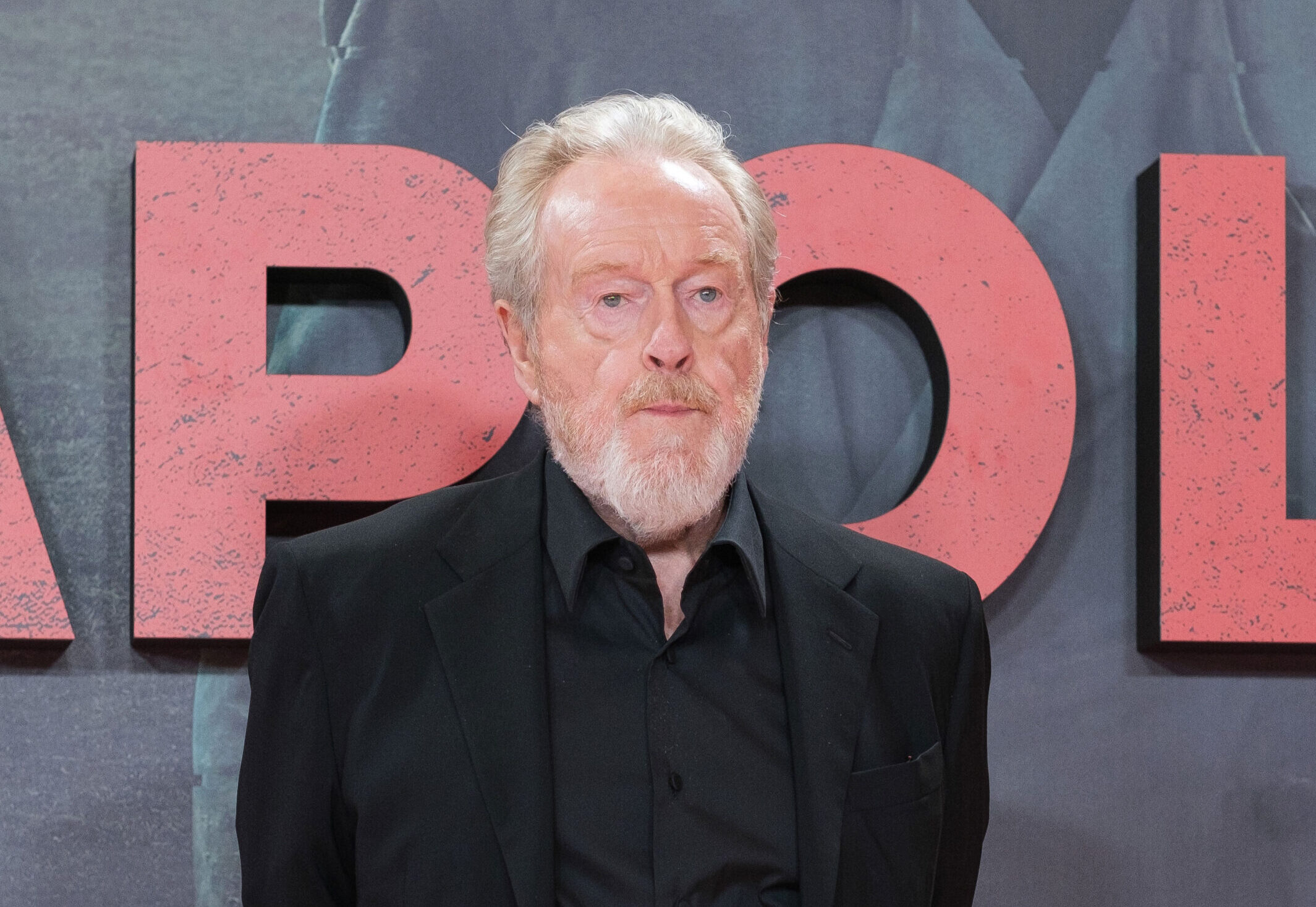 Ridley Scott partecipa al photocall della première del film Napoleon al Museo del Prado di Madrid il 20 novembre 2023, Spagna. [credit: Oscar Gonzalez Fuentes/Shutterstock.com]