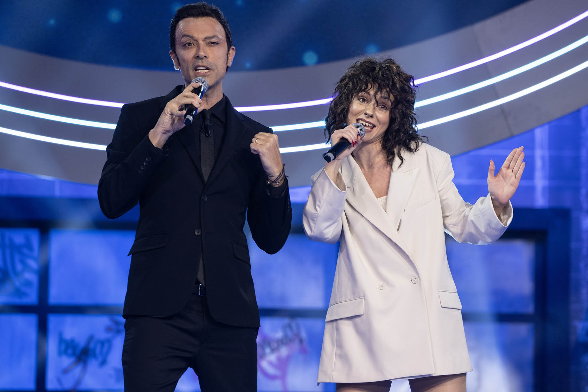 GialappaShow 2 - 8a puntata - 4 dicembre 2023 - Gigi come Tiziano Ferro e Valentina Barbieri come Madame [credit: Jule Hering; courtesy of TV8/Sky]