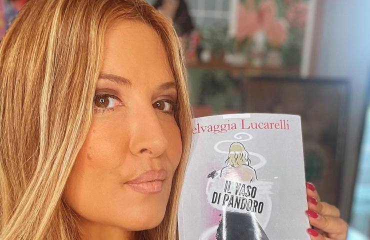 Selvaggia Lucarelli, frecciatina a Michelle Hunziker: la reazione è virale