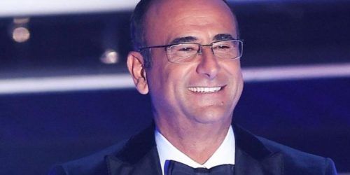 Carlo Conti, che scivolone: piovono critiche per il conduttore di Sanremo
