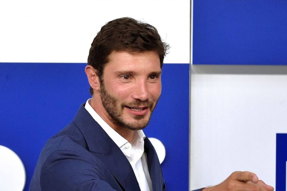 Affari Tuoi, Stefano De Martino ha una tifosa speciale: "Non vedo l'ora..."