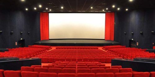 Cinema, a dicembre scegli il tuo film per le feste: dai cinepanettoni ai film più impegnati. La guida completa