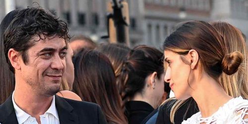 Scamarcio, insulti sui social: ecco cosa ha chiesto di fare a Benedetta Porcaroli. La reazione dell'attrice